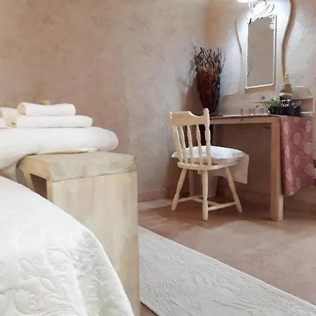 The Straw House 2* Alghero