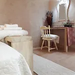 The Straw House 2* Alghero