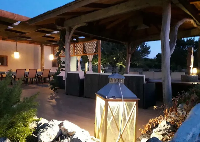 酒店 The Straw House 2*